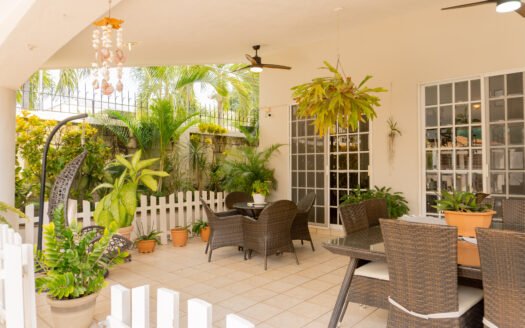 Casa en venta en Gaviotas, con alberca y paneles solares