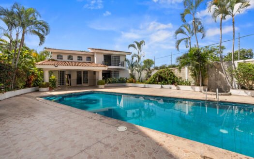 House for sale in Gaviotas, with private pool and solar panels