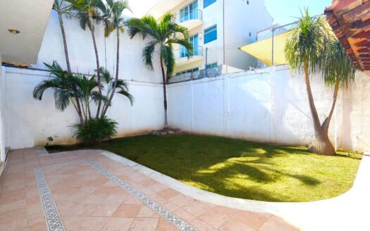 Casa en venta, estilo tradicional en los Sauces, Puerto Vallarta