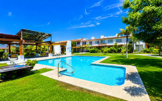 House for sale in Villas Paradiso, Puerto Vallarta, with security and pool
