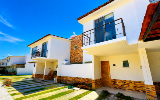 House for sale in Villas Paradiso, Puerto Vallarta, with security and pool