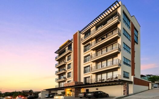 Departamentos en venta con jardín y estacionamiento en ZUL, 2.7 km del Malecón