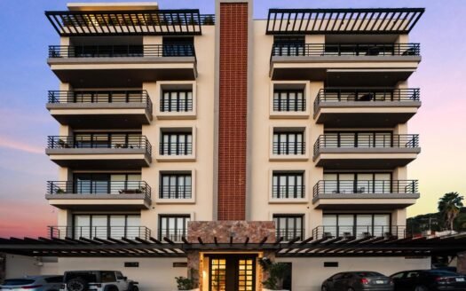 Departamentos en venta con jardín y estacionamiento en ZUL, 2.7 km del Malecón