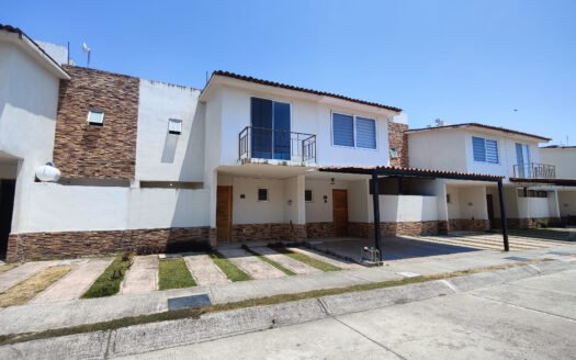 House for sale in Villas Paradiso, Puerto Vallarta, with security and pool