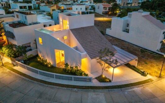 Casa para estrenar en Flamingos Residencial, Diseño Contemporáneo, Privacidad, Plunge Pool y Paneles Solares.