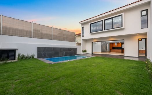 Casa Nueva en Fluvial Vallarta – 4 recamaras  – 4.5 baños –  343m2