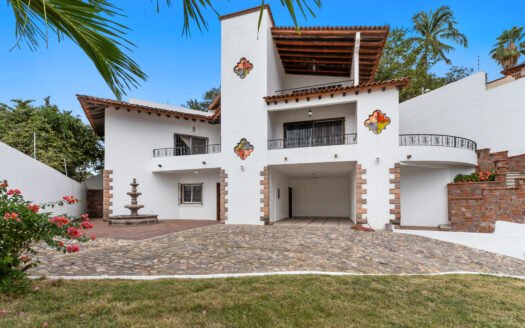 House for Sale in Puerto Vallarta with Development Potential – El Calvario, Pitillal