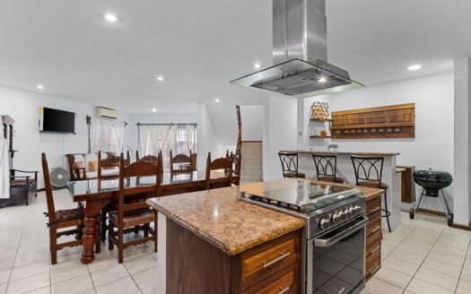 House for Sale in Puerto Vallarta with Development Potential – El Calvario, Pitillal