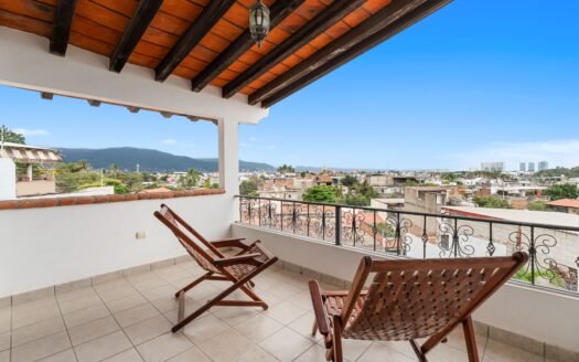House for Sale in Puerto Vallarta with Development Potential – El Calvario, Pitillal