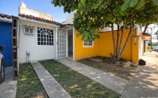 Casa en venta con 2 recámaras y 1 baño en Valle Dorado, Mezcales