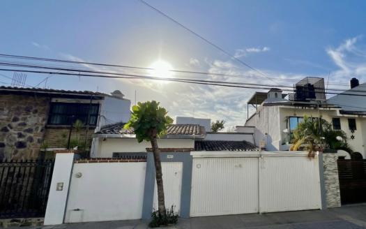 House for Sale in Puerto Vallarta, Downtown, Ideal for Investment, 320 m² Lot