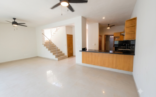 Casa en Renta en Fluvial Vallarta, Puerto Vallarta –  3 recamaras, sin muebles
