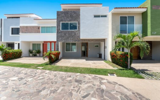 House for Sale in Entre Ríos, Fluvial Vallarta | 204 m², 3 bedrooms